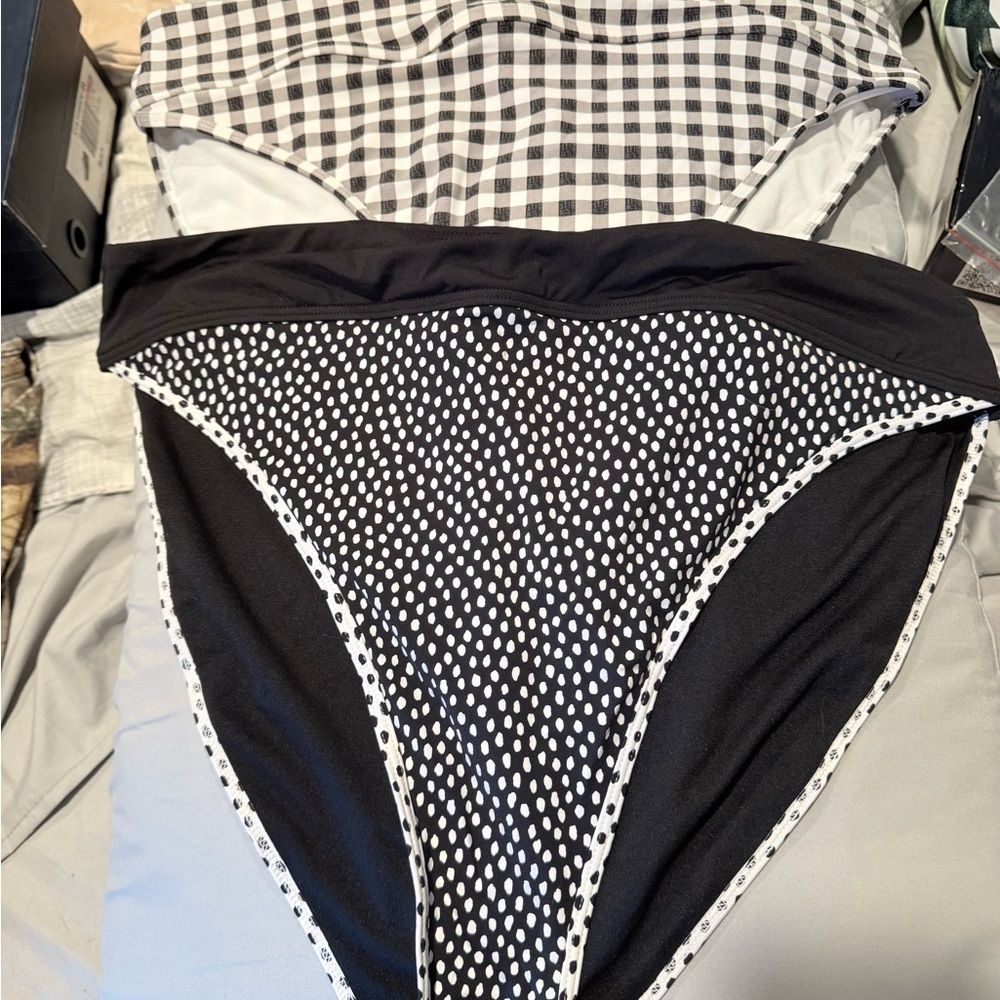 Bundle of 2 Black and White Bikini Bottoms from Freshwater. New without tags.